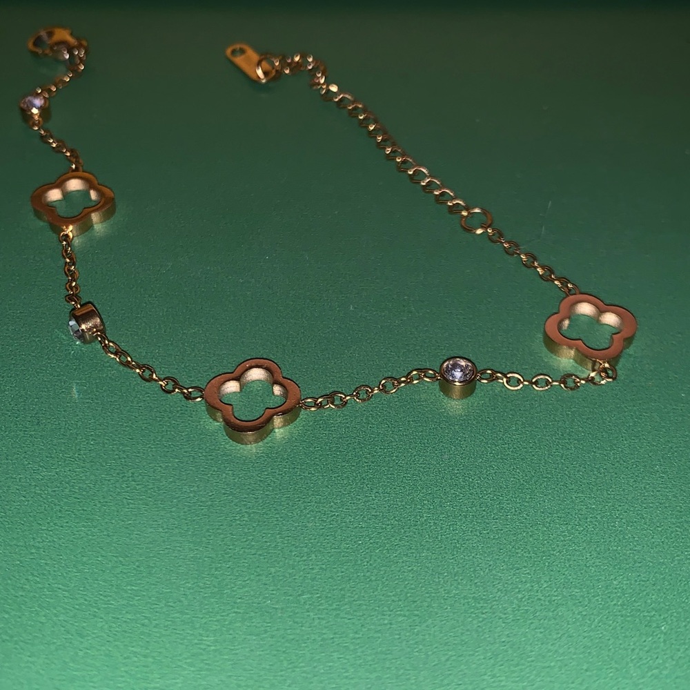 Elegant Clover Bracelet